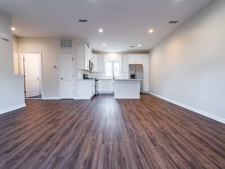 97 Main St #6 — Photo 4