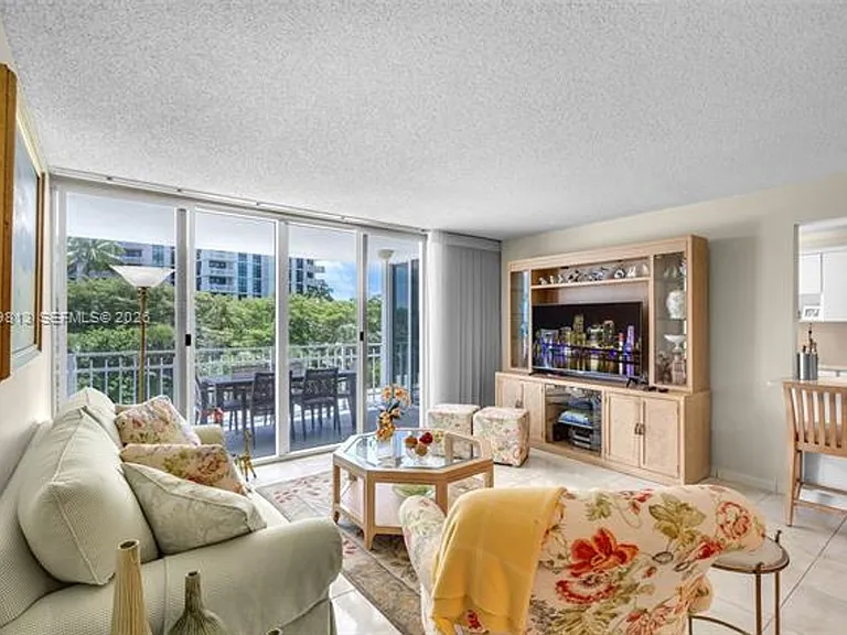 600 Grapetree Dr #4DS — Photo 5