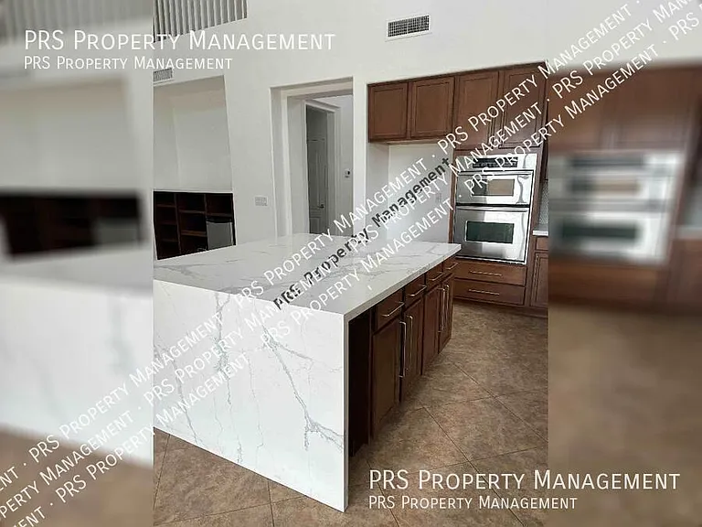 2741 W Redwood Ln — Photo 7