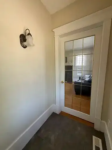 3 bed, 1.0 bath, 1100 sqft, $2,400 — Photo 4