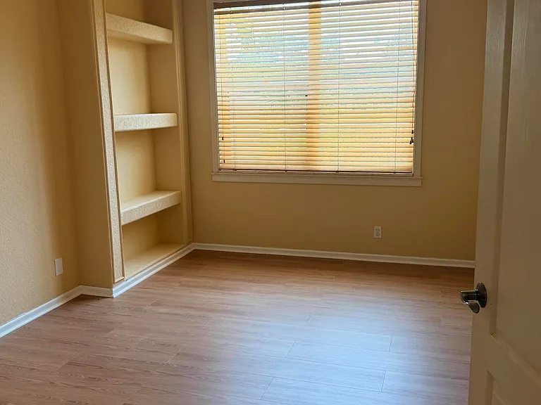 108 Kensington Way — Photo 41