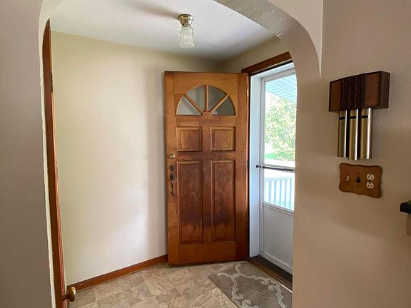 5th image of 113 Perry St