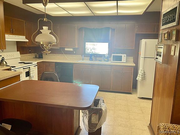 3rd image of 250 Holly Ridge Dr