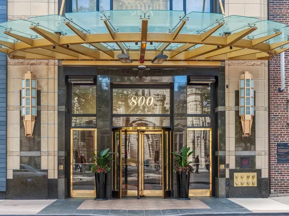 800 N Michigan Ave APT 2502, Chicago, IL 60611