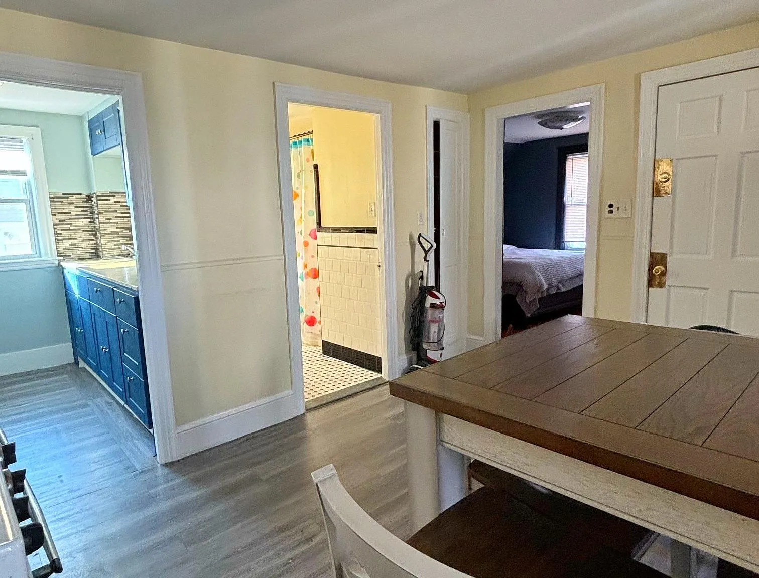 2 bed, 800 sqft, $1,600 — Photo 2