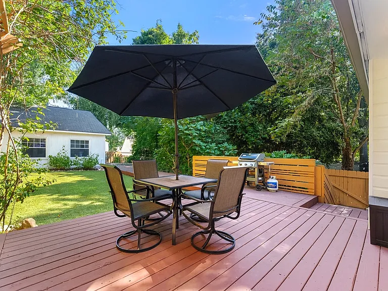 371 Deering Rd NW — Photo 2