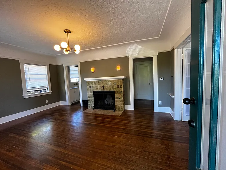 858 NE Killingsworth Ct — Photo 2