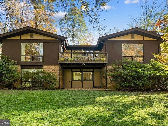 3rd image of 3208 Cunningham Dr