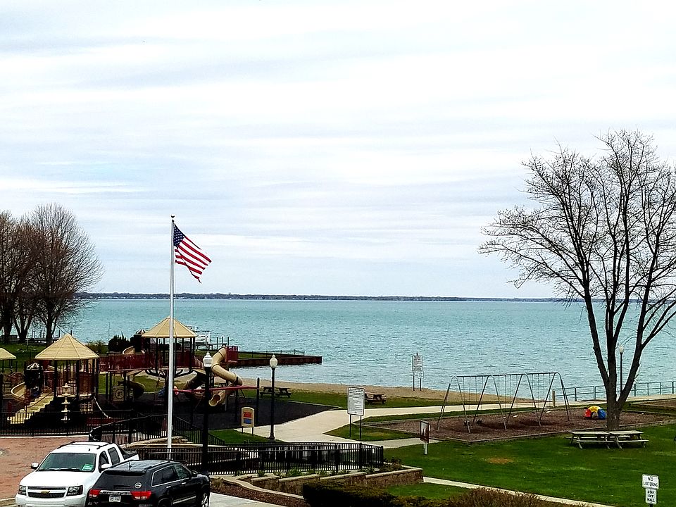 waterfront views of Anchor Bay