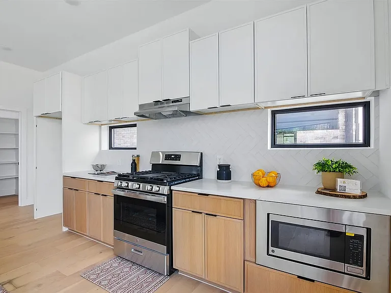 430 E 8th St #430 — Photo 3