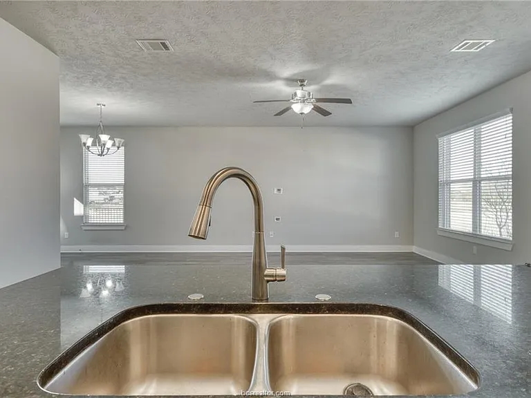 3900 Yukon Ln — Photo 7