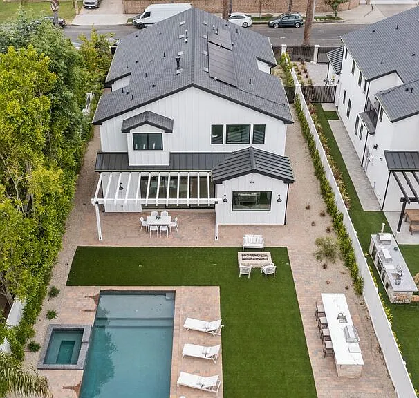 4475 Mammoth Ave — Photo 32