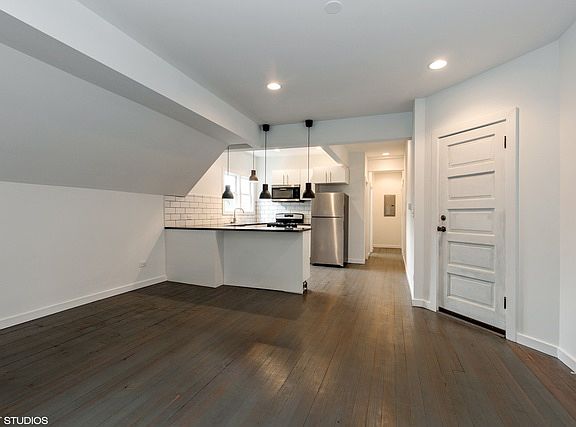 5th image of 1710 N Kimball Ave #3