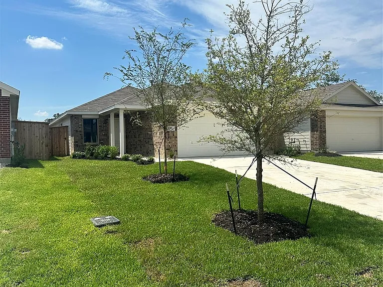 1518 San Sebastien Dr — Photo 2