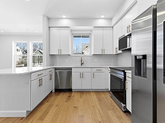 5th image of 421 High St #203B