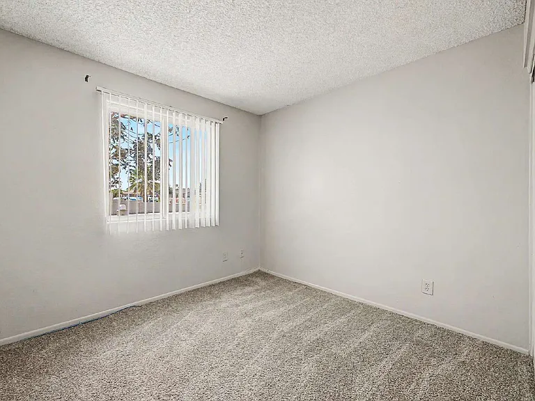 2521 N 49th Ave — Photo 21