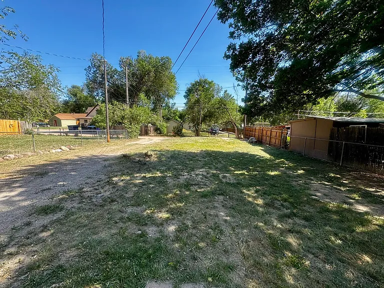 2429 E Monument St — Photo 31