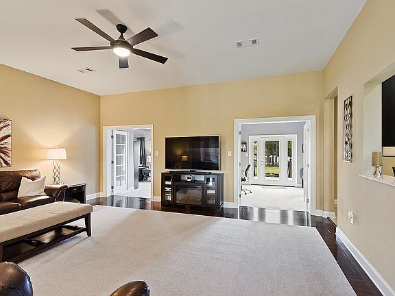 2nd image of 204 Legendre Dr