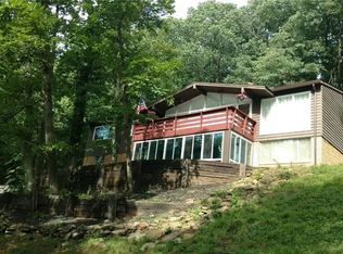 38 Woodland Park Dr, North Parkersburg, WV 26104