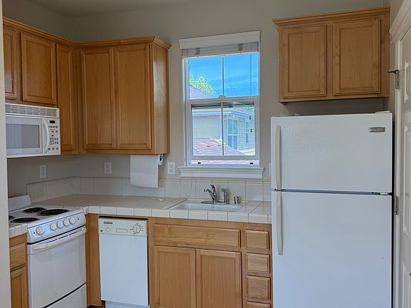 4th image of 2465 Prairie Ln
