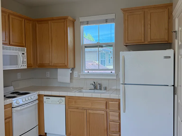 2465 Prairie Ln — Photo 4