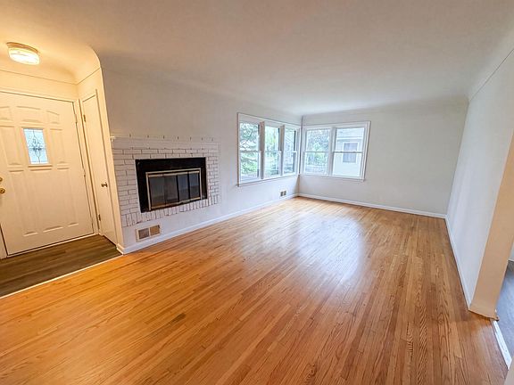 3rd image of 1587 Hudson Rd