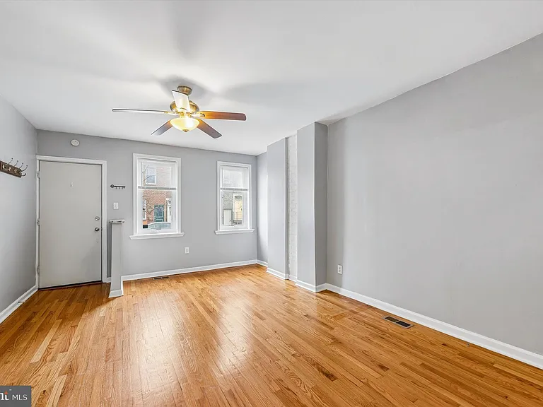 2042 E Huntingdon St — Photo 6