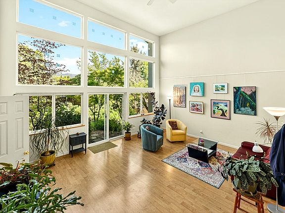5th image of 1501 Lithia Way