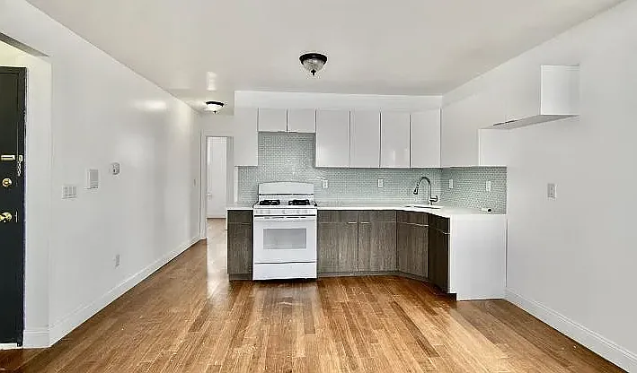 67 Clerk St #2 — Photo 3