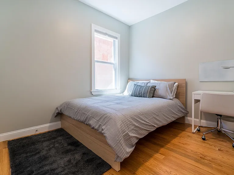 728 E 2nd St #3 — Photo 1