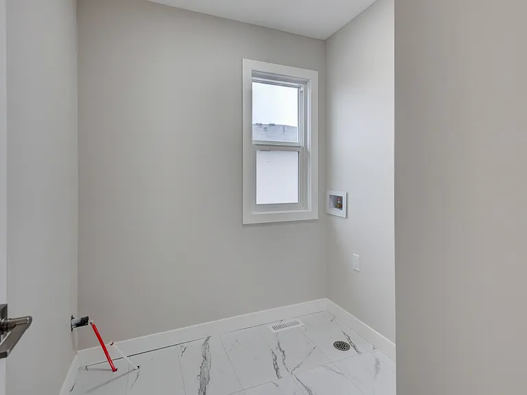 194 Kinniburgh Cres #194 — Photo 36
