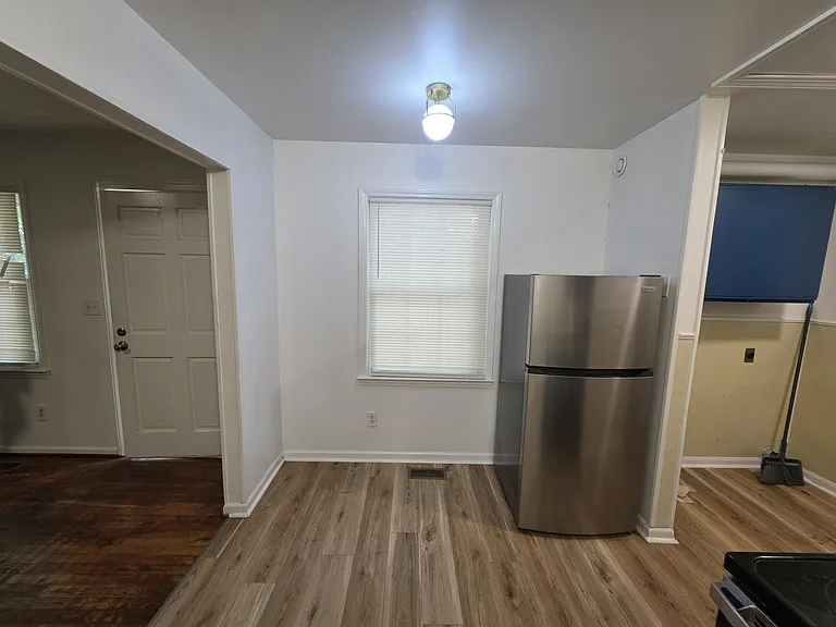 109 N State St — Photo 3
