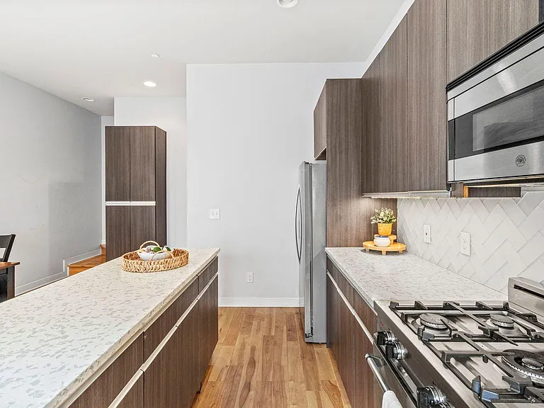418 Fairmount Ave — Photo 26