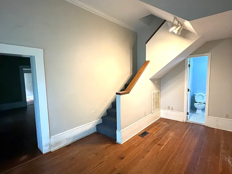 330 Commerce St #4 — Photo 6
