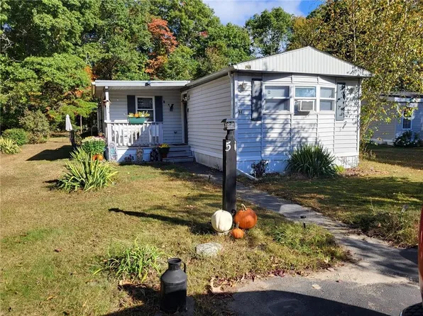51 Airport Rd, Coventry, RI 02816