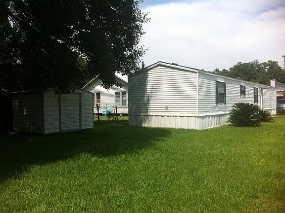 2nd image of 121 Corinne St