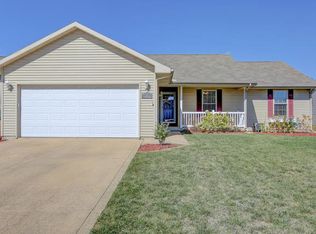 712 Northgate Dr, Saint Joseph, IL 61873