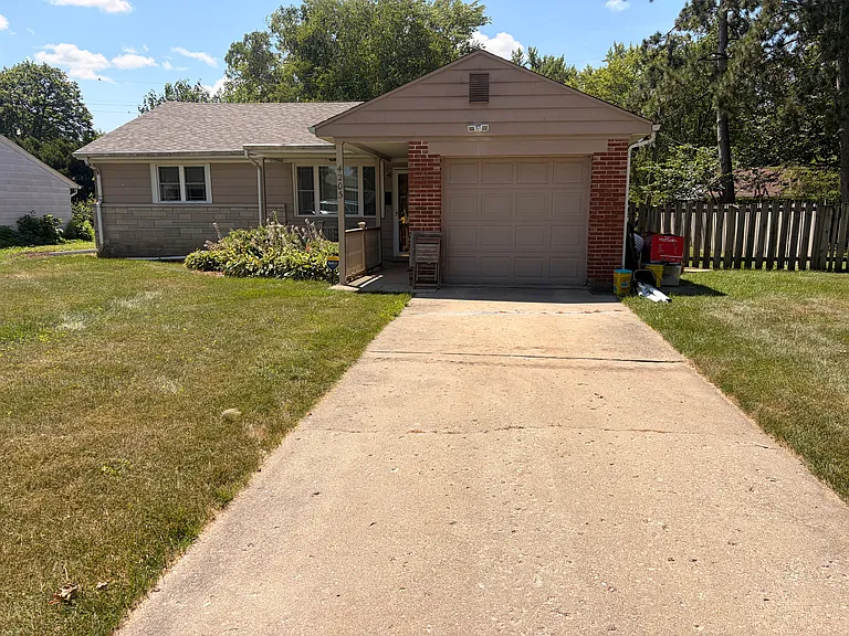 4203 Crestview Dr — Photo 17