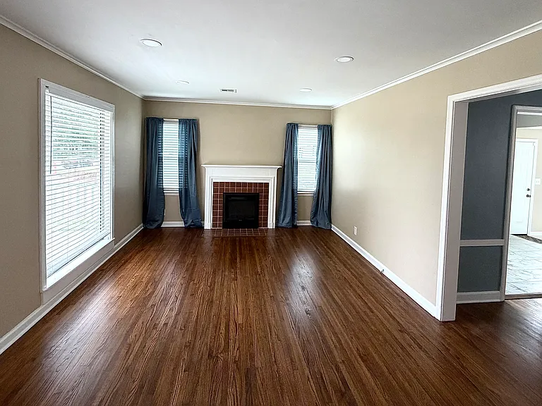 301 S College Ave — Photo 4
