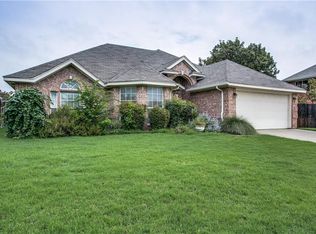 904 Gallahad Dr, Saginaw, TX 76179