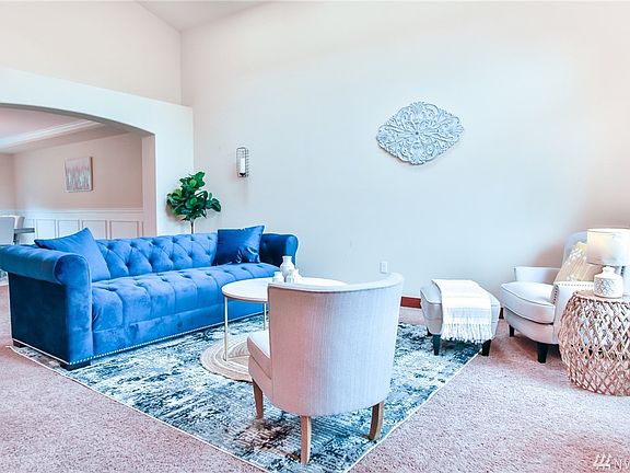 Quaint Living Space - Plenty of Room to Decorate & Make Your Own.