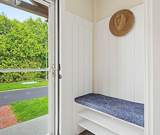 3rd image of 13 Lawrence Cir
