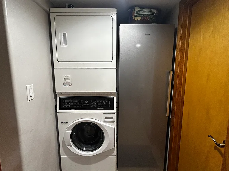 Laundry/Fridge