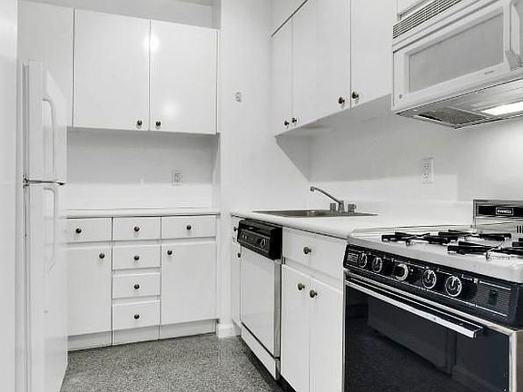5th image of 201 W 72nd St APT 7L