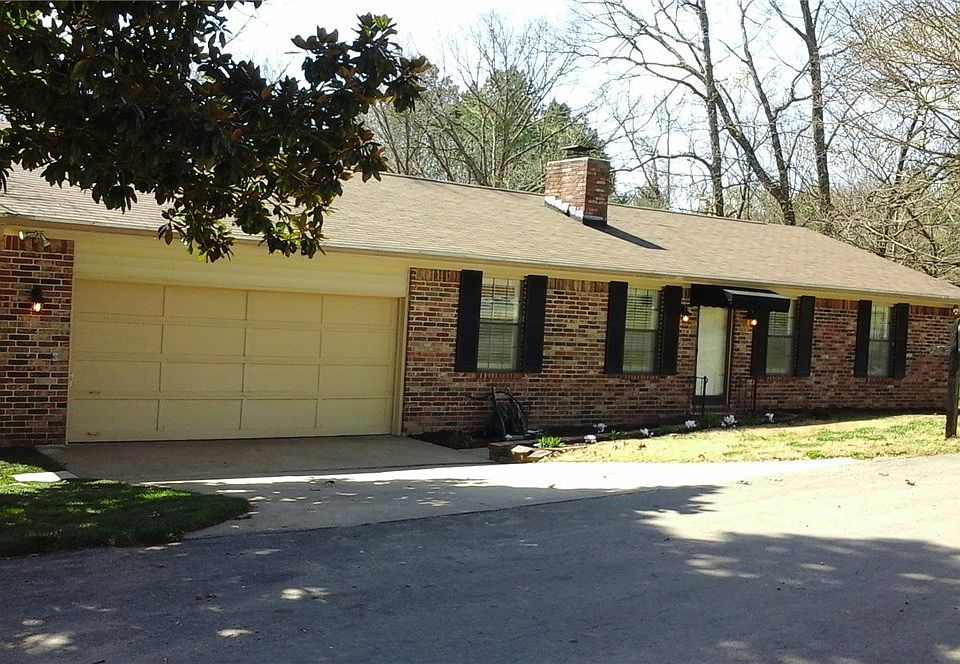 1st image of 4 Crestwood Dr