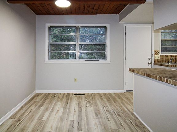 5th image of 903 Diamond Ave NE #909