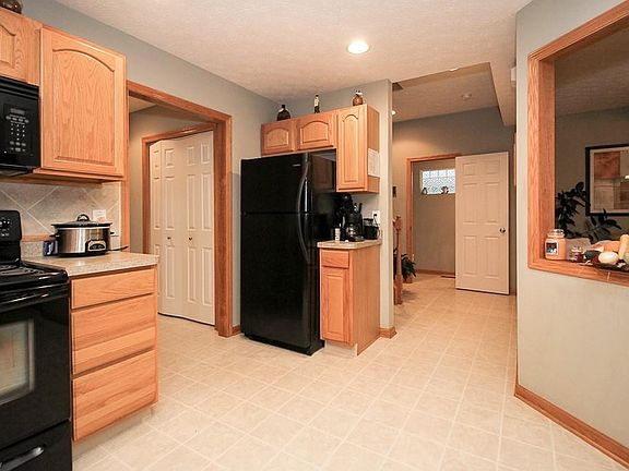 5th image of 146 Stoney Brook Dr