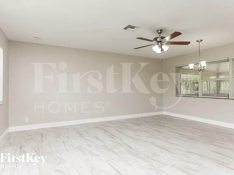 1101 NW 18th St — Photo 3