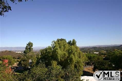 3rd image of 333 Newbury Ln
