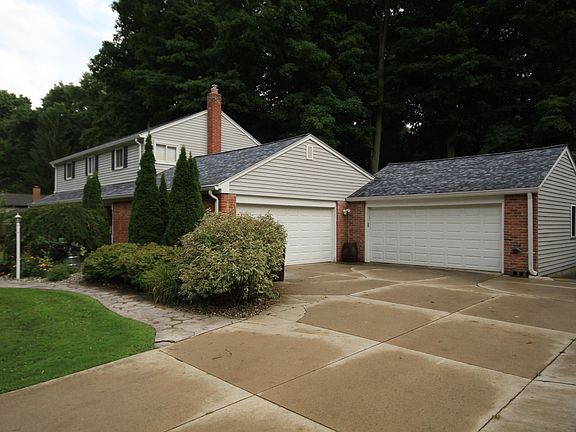 4-car garage & add'l parking